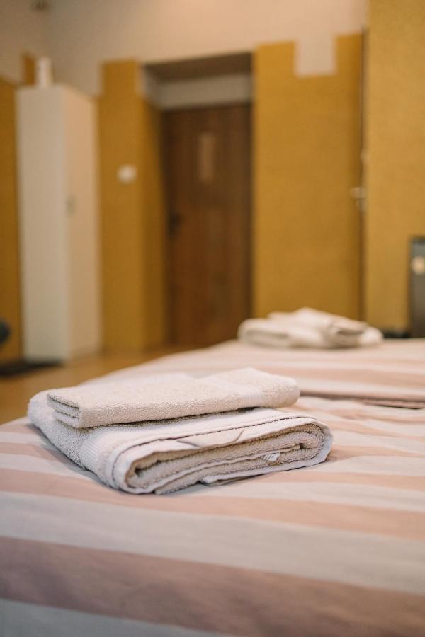 West13 Guest Rooms Krakow Luaran gambar